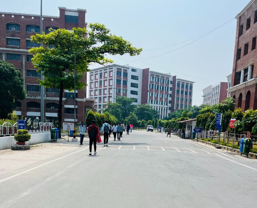 Babu Banarasi Das University Lucknow Academic photo 2